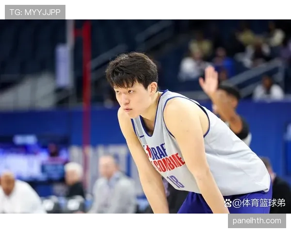 杨瀚森训练完直接去吃五碗牛肉面,这饭量谁顶得住 杨瀚森训练完直接去吃五碗牛肉面,这饭量谁顶得住